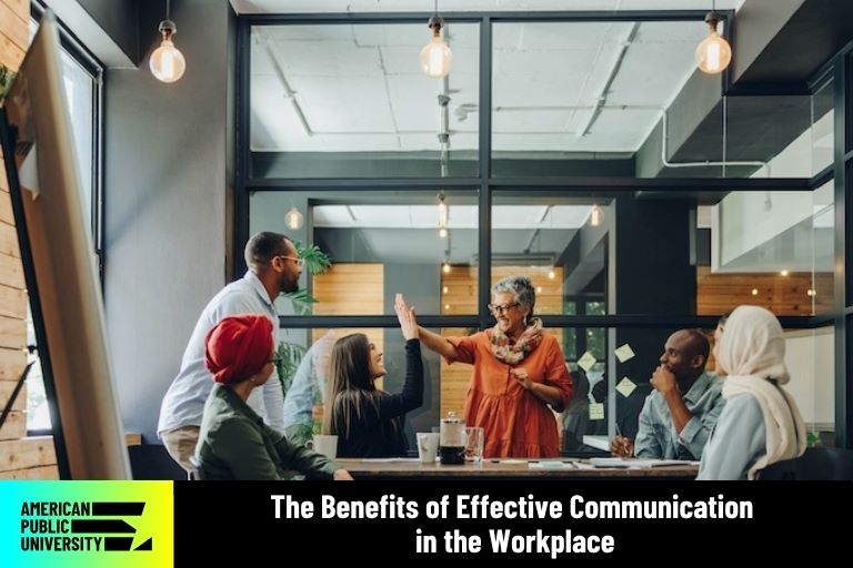 leader communicating to team effectively