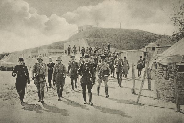 military history antique photo of soldiers