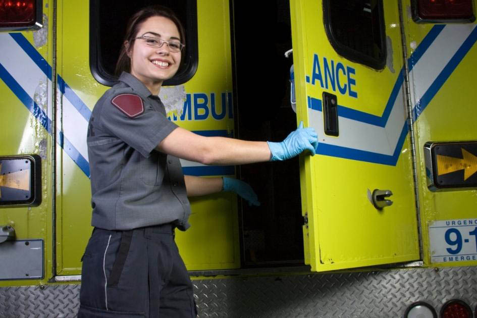 how to become a paramedic