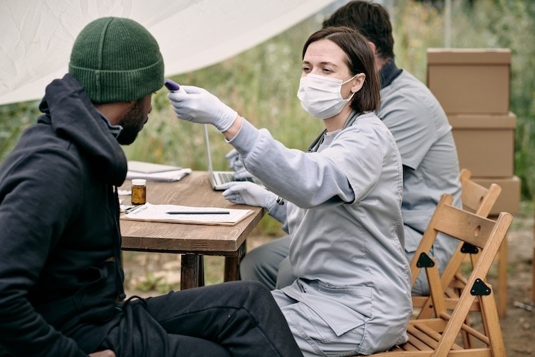what does a public health specialist do